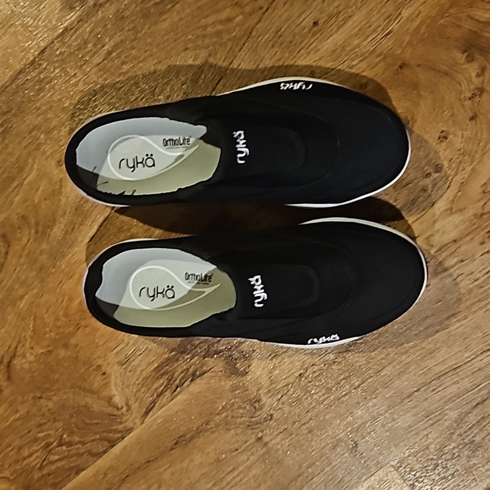 Kelly Ripa for Ryka Ortholite black sneakers size 8 1/2